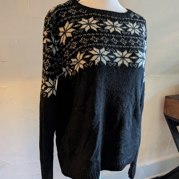forever 21 black fair isle snowflake christmas sweater (medium) - Picture 3 of 6